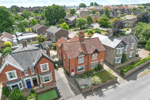 3 bed property, in London Road, £350,000