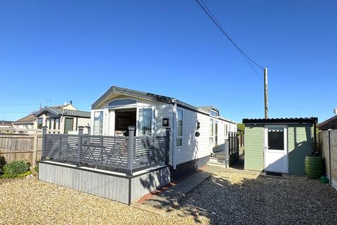 2 bed property, in SNETTISHAM - Well Specified Static Holiday Caravan on Good Plot with Garden, £125,000