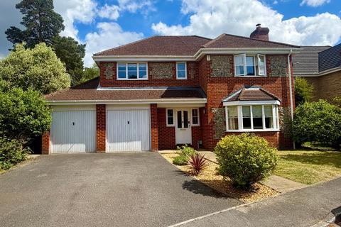 4 bed property, in Ridgewood Drive, £800,000