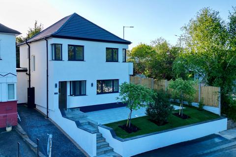 4 bed property, in Highview Avenue, £1,300,000