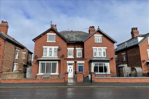 2 bed property, in Station Avenue, £115,000