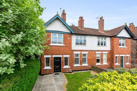 5 bed property, in Victoria Avenue, £675,000
