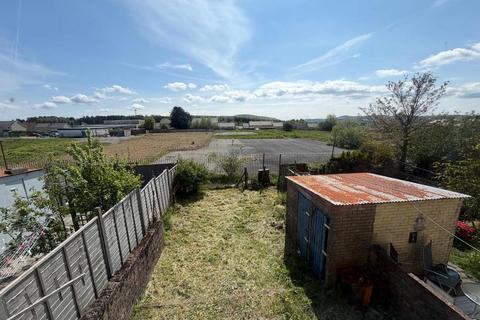 2 bed property, in Garnlydan, £65,000