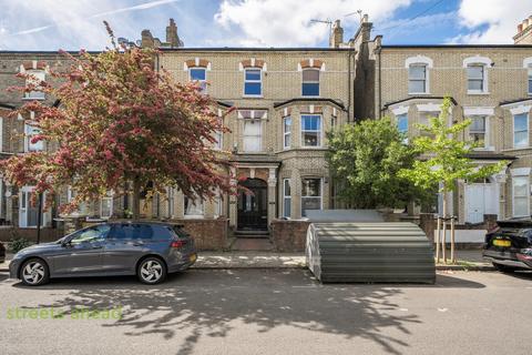 2 bed property, in Lambert Road, £495,000