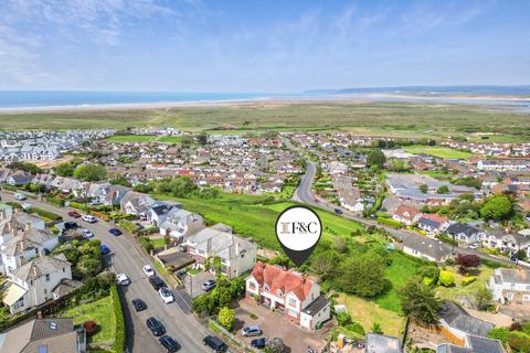 6 bed property, in Lakenham Hill, £750,000