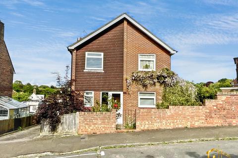 3 bed property, in Crowmere Avenue, £329,950