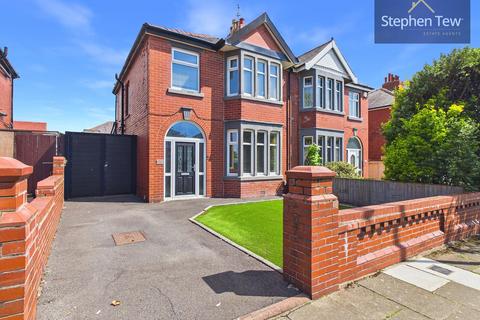 4 bed property, in Harrington Avenue, £270,000