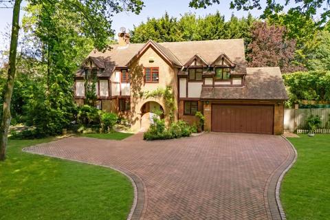 5 bed property, in Lebanon Drive, £1,395,000