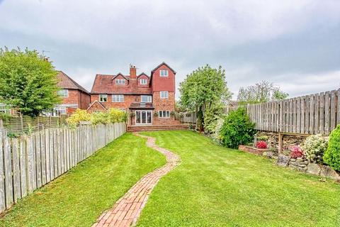 5 bed property, in Shaftesbury Avenue, £480,000
