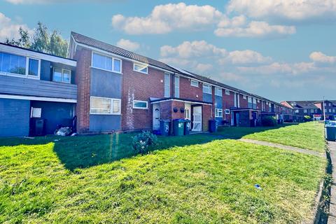2 bed property, in Tudor Court, £80,000