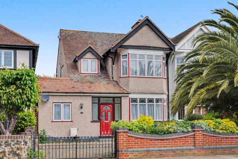 3 bed property, in Church Road, £500,000