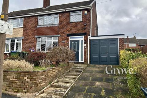 3 bed property, in Crendon Road, £220,000