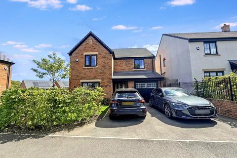 4 bed property, in Whinchat Way, £530,000