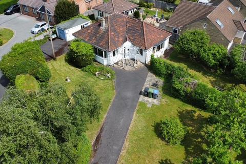 4 bed property, in Green Lane, £400,000