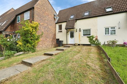 2 bed property, in Lister Avenue, £325,000