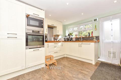 3 bed property, in Shelford Road, £300,000