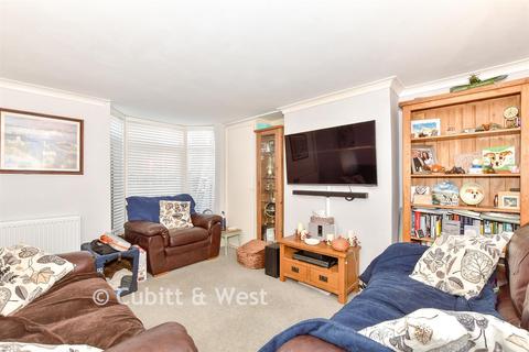 3 bed property, in Shelford Road, £300,000