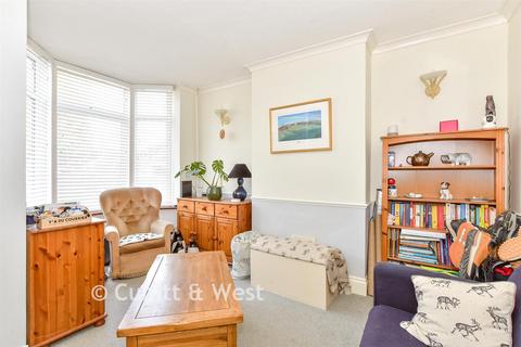 3 bed property, in Shelford Road, £300,000