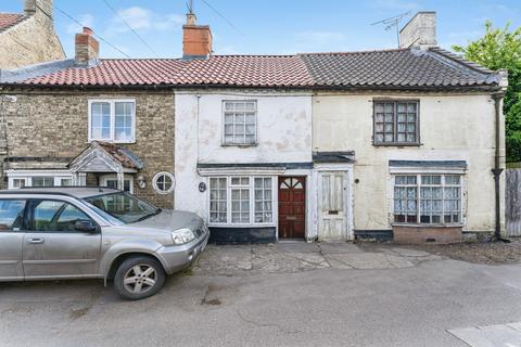 2 bed property, in High Street, £135,000