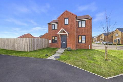 3 bed property, in Porter Gardens, £193,000