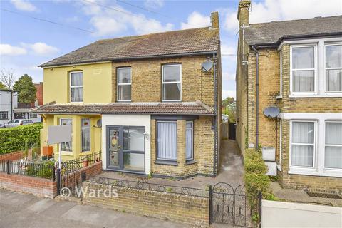 3 bed property, in Park Road, £300,000