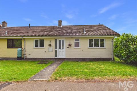2 bed property, in The Glebe, £210,000