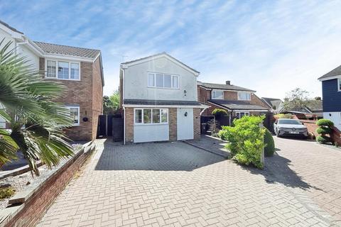 3 bed property, in Chapel Drive, £450,000