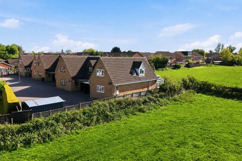 3 bed property, in Damson Tree Close, £295,000