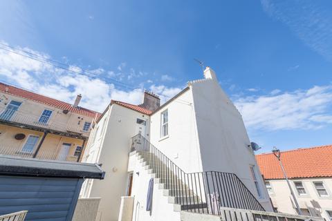 1 bed property, in Narrow Wynd, £100,000