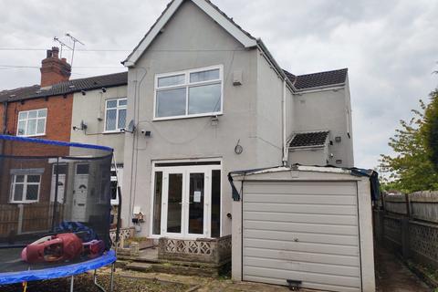 3 bed property, in Grove Avenue, £130,000