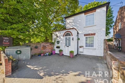 2 bed property, in Abbey Street, £230,000