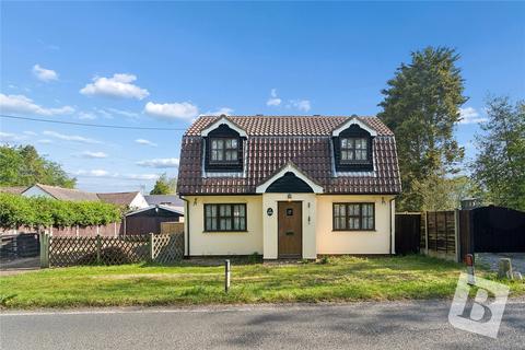 2 bed property, in Coxtie Green Road, £600,000