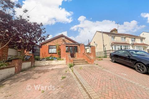 2 bed property, in Bobbing Hill, £276,000