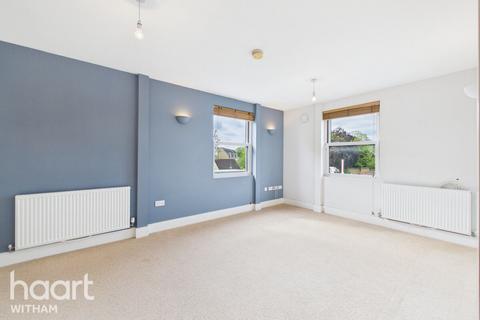 1 bed property, in Newland Street, £120,000