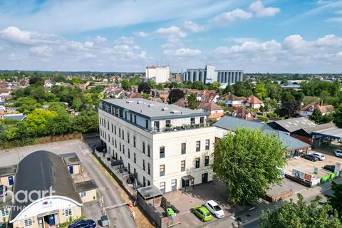 1 bed property, in Newland Street, £110,000