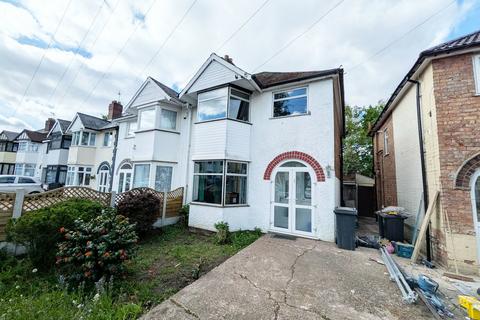 3 bed property, in Hilton Avenue, £300,000