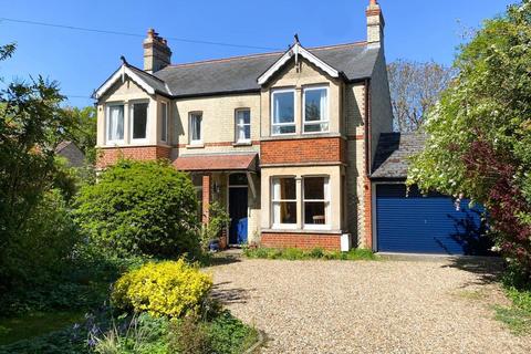 3 bed property, in Hinton Way, £725,000