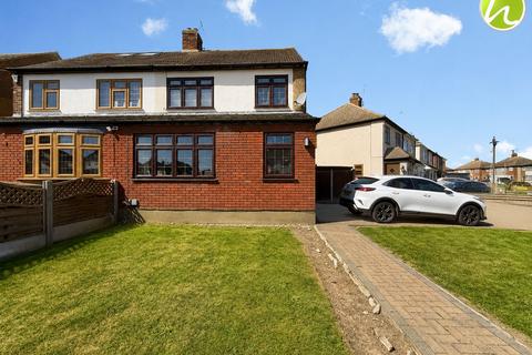 3 bed property, in Brockenhurst Drive, £325,000
