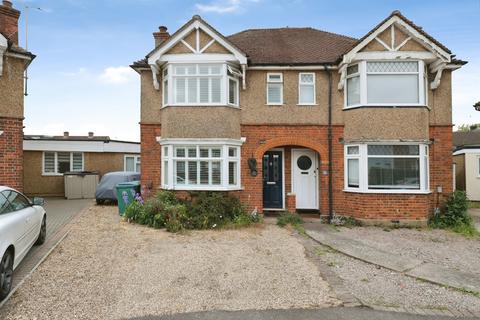 3 bed property, in Maytree Crescent, £515,000