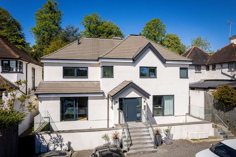 1 bed property, in Purley Rise, £300,000