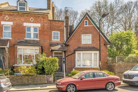 3 bed property, in Wood Vale, £749,950