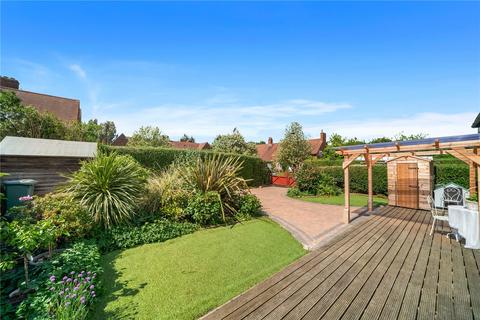 4 bed property, in Hemlock Road, £1,175,000