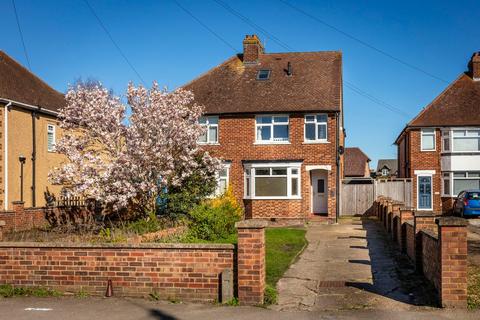 4 bed property, in High Street, £415,000