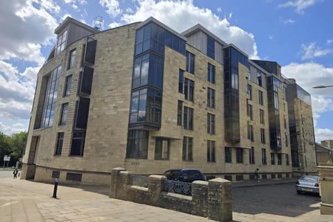 2 bed property, in The Gatehaus Leeds Road, £35,000