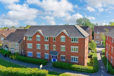 2 bed property, in Kingfisher Drive, £150,000