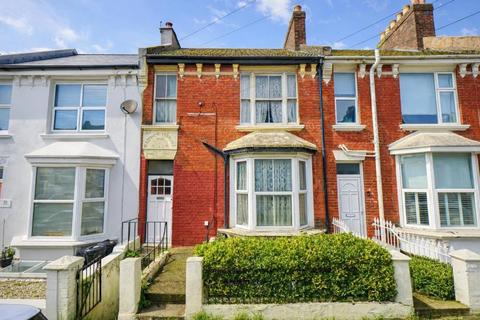 4 bed property, in St. Thomass Road, £200,000