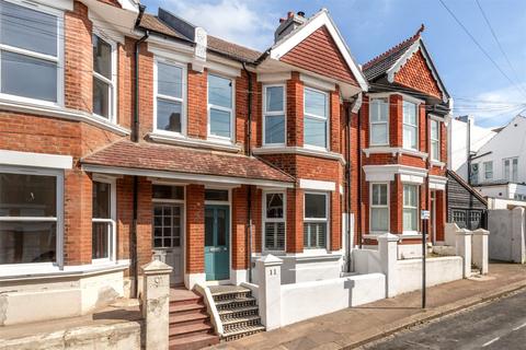 3 bed property, in Semley Road, £685,000