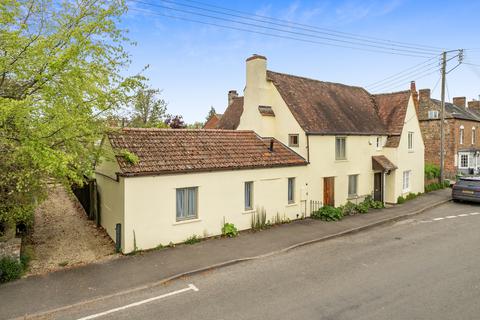 3 bed property, in The Street, £600,000