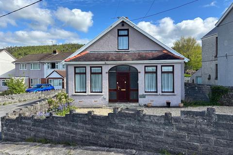 3 bed property, in Danlan Road, £199,995
