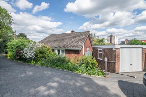1 bed property, in Bustleholme Avenue, £325,000